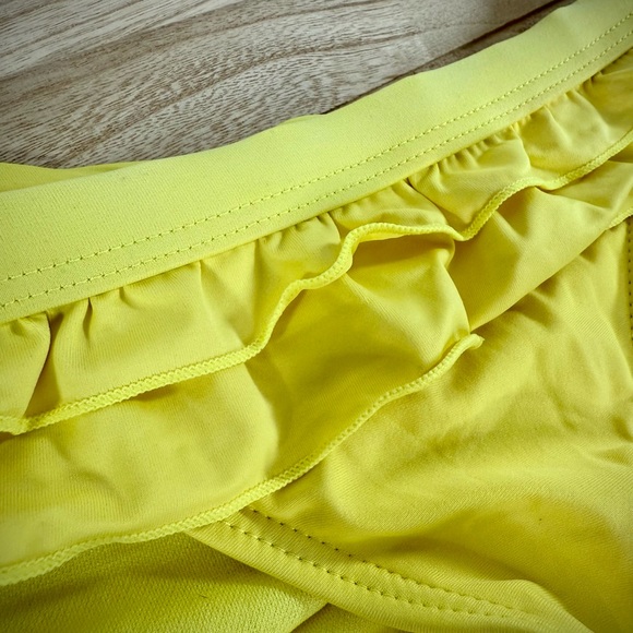 🌺Yellow Ruffle Bikini Swim Bottoms - Picture 6 of 7